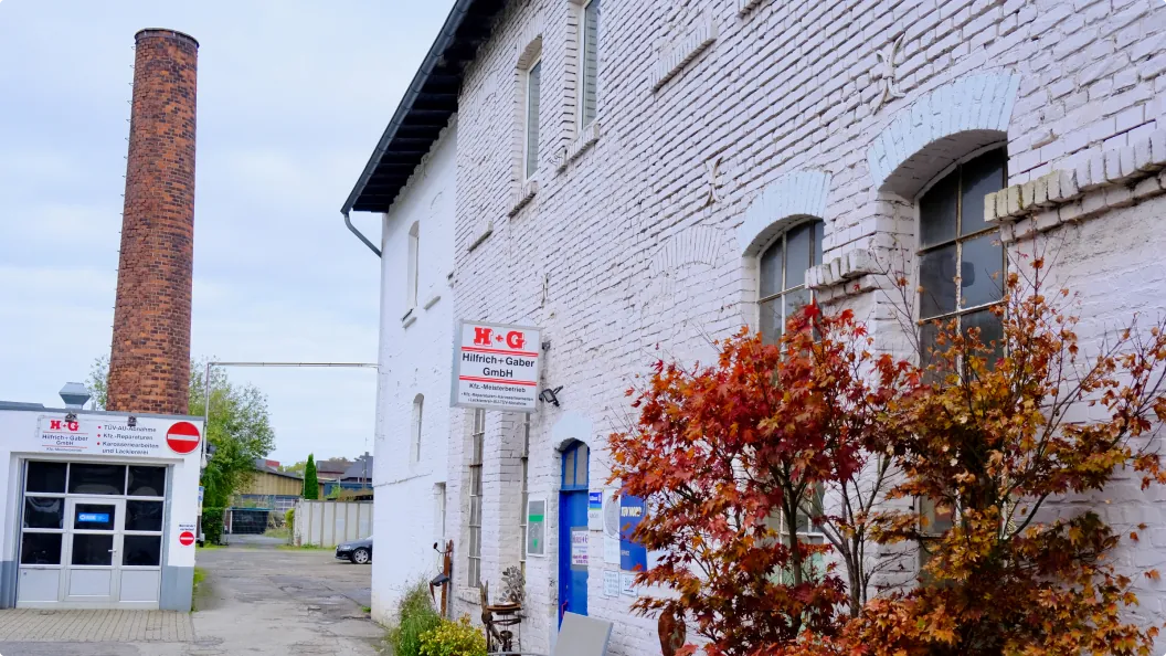 Werkstattgebäude von Hilfrich + Gaber an der Seilerstraße mit Firmenschild
